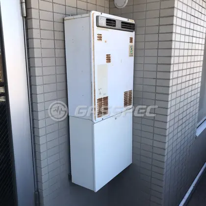 施工前の給湯器（OURB-2400D）