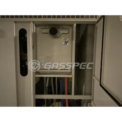 施工前の給湯器（RUF-V2405SAT）