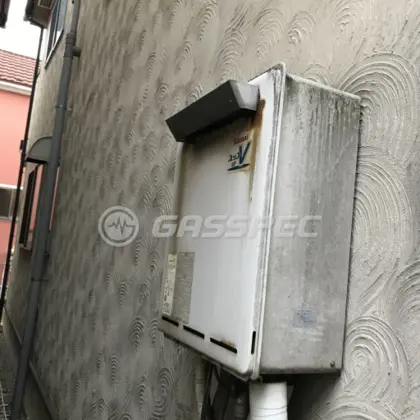 施工前の給湯器（RFU-V2001SAW）