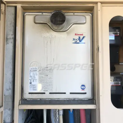 施工前の給湯器（RUF-V2405SAT）