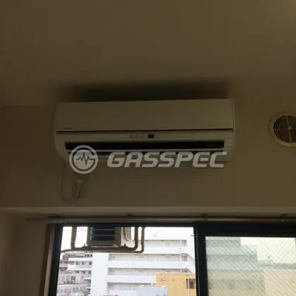 施工後のエアコン（東芝 RAS-2257V）