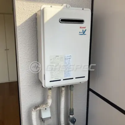 施工前の給湯器（RUX-V1615W-E）