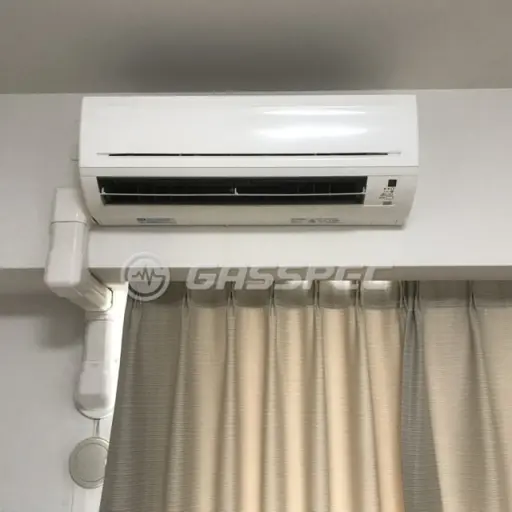 交換前のエアコン（ダイキン F22MTES-W）
