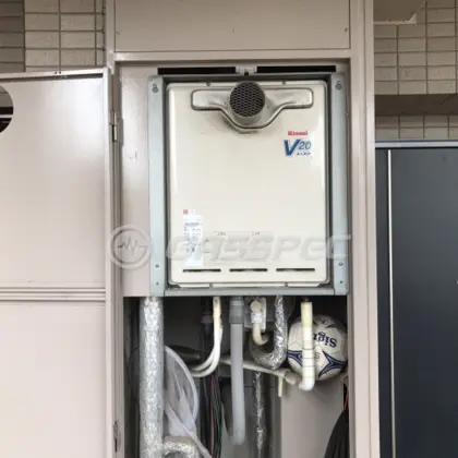 施工前の給湯器（RUF-V2000AT-1）