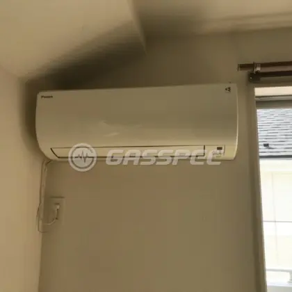 施工前のエアコン（AN25RES-W）