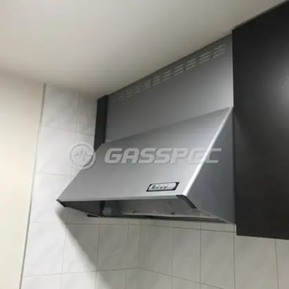 施工前のレンジフード（BDR-3HED-901 SI）