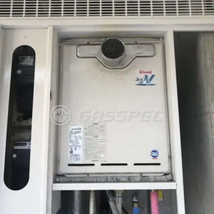 施工前の給湯器（RUF-V2405SAT）