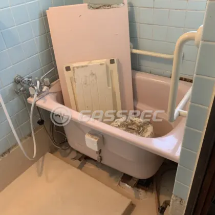 施工前の給湯器