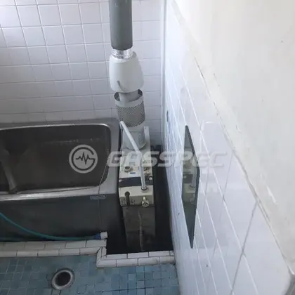 施工前の給湯器（TP-A31BS）