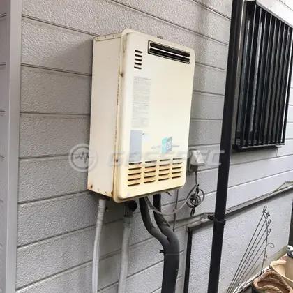 施工前の給湯器