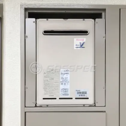 施工前の給湯器（RUX-V2406W-E）