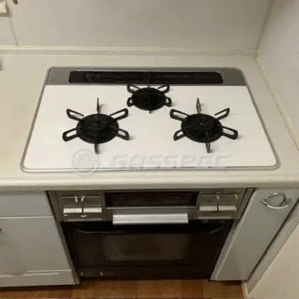 施工前のビルトインガスコンロ（TN52AV／PCR-500C）