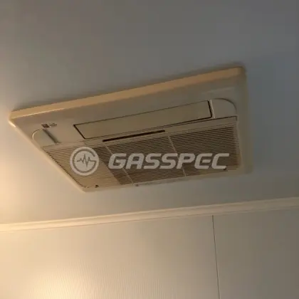 施工前の浴室乾燥機（BBD-3303BCSK-J3）