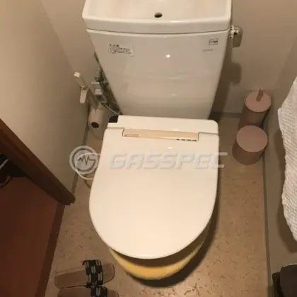 施工前の便座（TCF4011R）