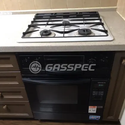 施工前のビルトインガスコンロ（BCR60-3SB）