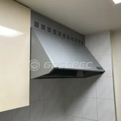 施工前のレンジフード