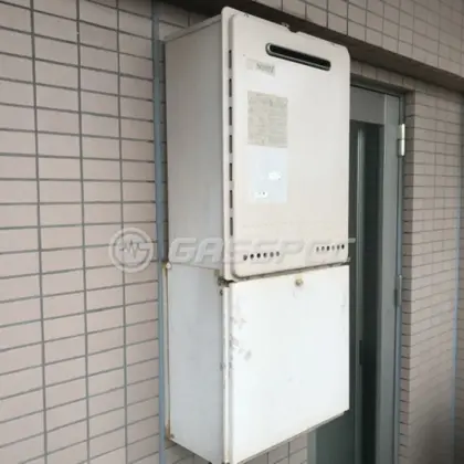 施工前の給湯器