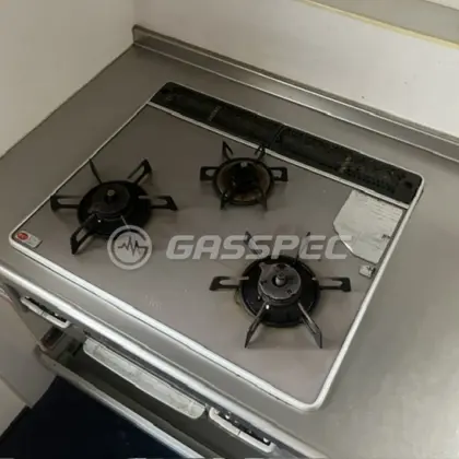 施工前のビルトインガスコンロ（ZGGRL6R09FSS）