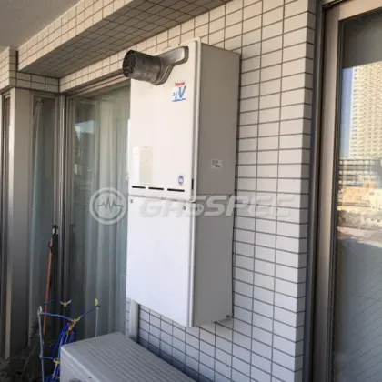 施工前の給湯器（RUFｰV2405SAT）