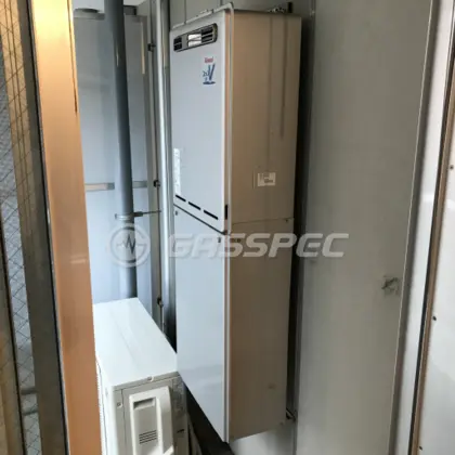 施工前の給湯器（RUF-V2005SAW）