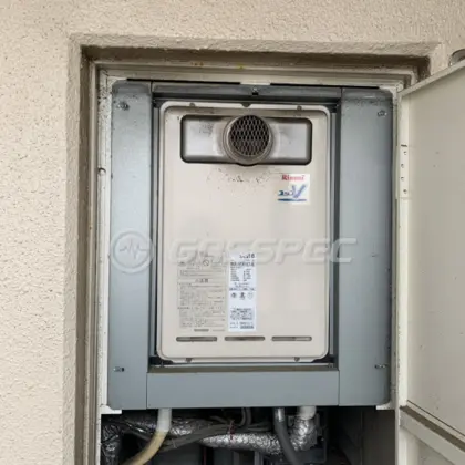 施工前の給湯器（RUX-V1615T-E）