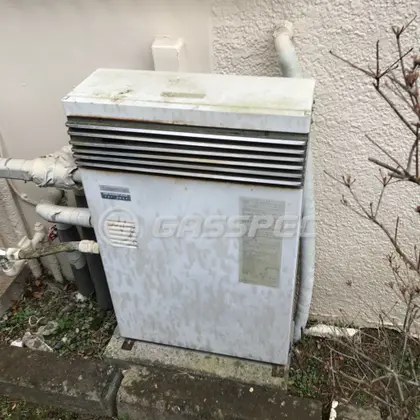 施工前の給湯器