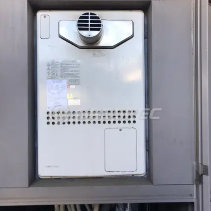 施工前の暖房熱源機（GTH-2401AWXH-T）