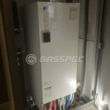 施工前のエコキュート（TU37GFV）