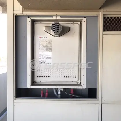 施工前の給湯器