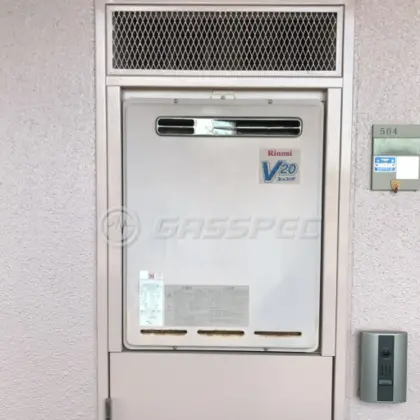 施工前の給湯器（RUF-V2000SAW-1）