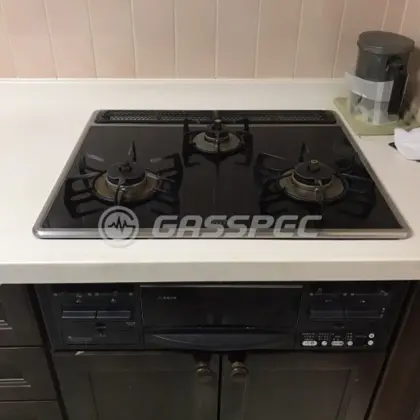 施工前のビルトインガスコンロ（RN-PE863-XAAHR）