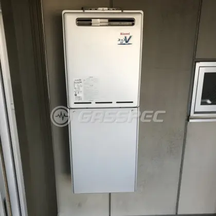 施工前の給湯器（RUF-V2005SAW）
