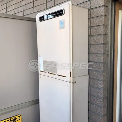 施工前の給湯器（YRUF-V2000SAW-1）