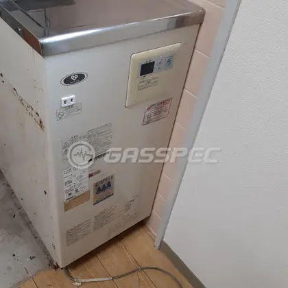 施工前の給湯器（GBF-1611D）