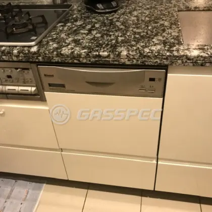 施工前のビルトイン食洗機（RKW-458D-SV）