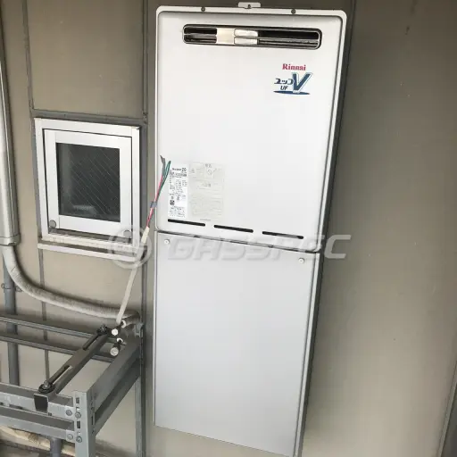 交換前の給湯器（リンナイ RUF-V2005SAW）