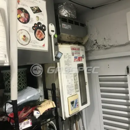 施工前の給湯器（RUXC-V1610SWF-HP）