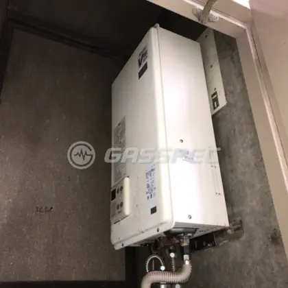 施工前の給湯器（RUX-V1610FFBA-E）