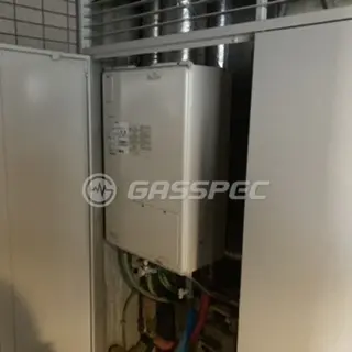 施工前の暖房熱源機（GTH-2413AWXH-FF-1）