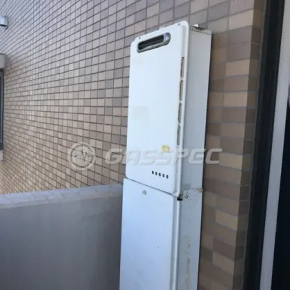 施工前の給湯器（Q-166）