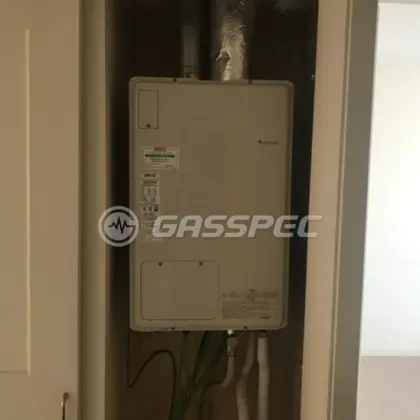 施工前の暖房熱源機（RUFH-V1613SAFF2-3(B)）