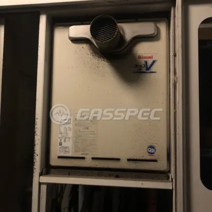 施工前の給湯器（RUF-V2405SAT）