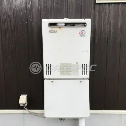施工前の給湯器