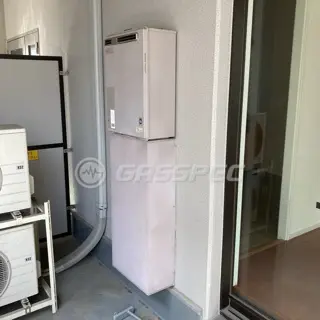 施工前の給湯器（OURB-2450AQ）