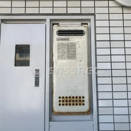 施工前の給湯器
