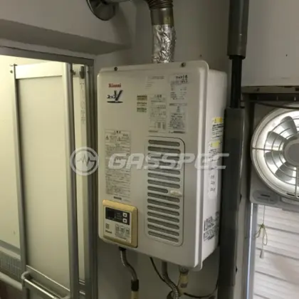 施工前の給湯器（RUX-V1611SWFA-E）