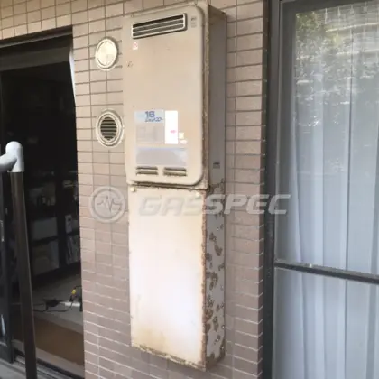 施工前の給湯器（YV1621R）
