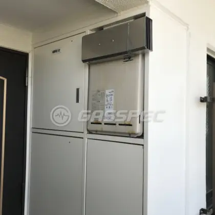 施工前の給湯器（RUX-V1615W-E）