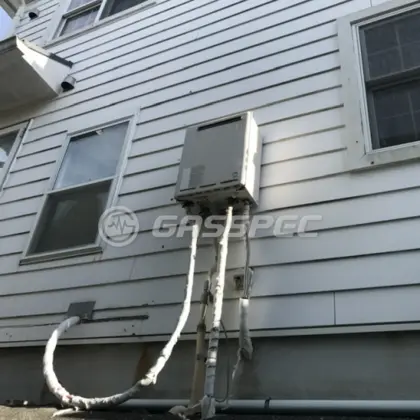 施工前の給湯器
