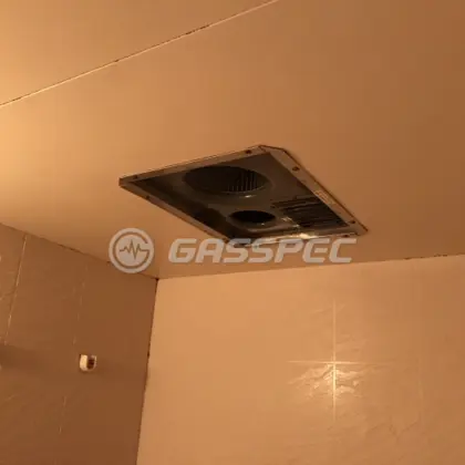 施工前の浴室乾燥機（V-100BZ3-BL）